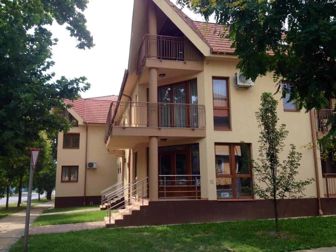 My Home Apartman ハイデゥソボスロー エクステリア 写真